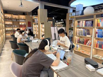石首：书香浓浓阅读忙 健康安全享暑假