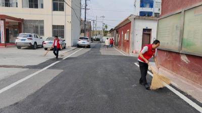 石首市农业农村局原种场组织机关干部开展大扫除活动