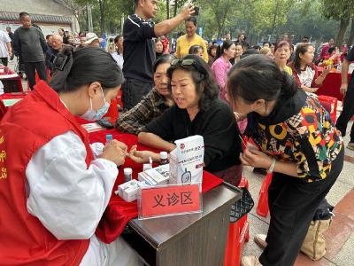 石首市开展“世界精神卫生日”宣传活动