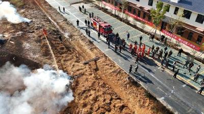 石首市在桃花山林场开展冬季森林防灭火实战演练