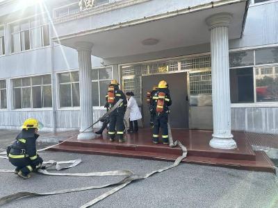 石首市开展养老机构消防安全应急演练