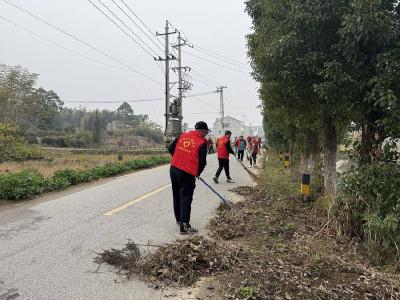石首市市场监管局党员干部志愿服务“清洁家园”活动 共建美丽乡村