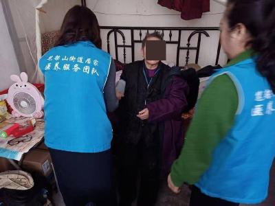 石首市笔架山卫生院上门为百岁老人提供暖心服务