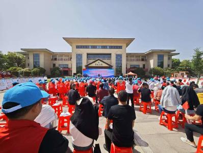 荆州市“2025年青年普法志愿者法治文化基层行”暨第十个“全民国家安全教育日”宣传活动在石首市举行