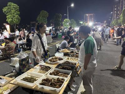 石首市星空夜市璀璨开市点亮城市夜经济新地标