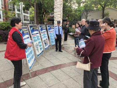 石首市绣林街道办事处桥南社区联合社区民警开展“反诈宣传进小区”活动