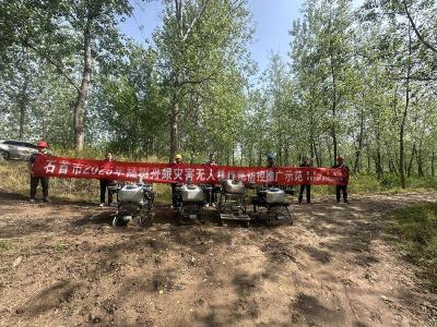 石首市开展2025年杨树舟蛾灾害无人机应急防控推广示范活动