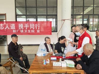 石首市新厂镇卫生院为老年群体提供健康体检服务