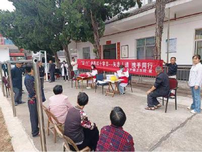 石首市东升镇卫生院在镇福利院举办红十字博爱周活动