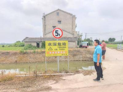 石首市小河口镇新江村：开展暑期防溺水河沟巡查专项行动