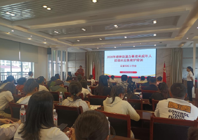 织牢防溺水安全网 守护少年平安一夏——石首市绣办开展未成年人防溺水应急救护培训