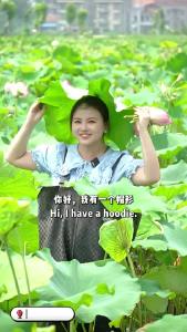 你好，我有一个帽衫，戴上就变成了荷花仙子和莲蓬王子~