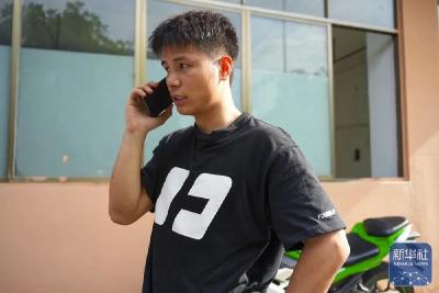 找到了！毕业典礼上与父亲视频的男孩正在抗洪