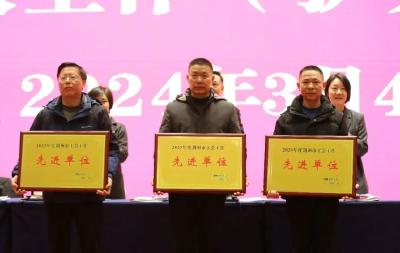江陵县在荆州市工会系统喜获多项荣誉