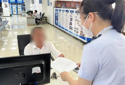 “我以为你们会相互推诿，没想到你们不推事”，男子到江陵县办事遇难题，多个部门联动帮化解