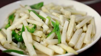 白鹭湖藕带：小荷才露尖尖角 玉簪出水根根鲜
