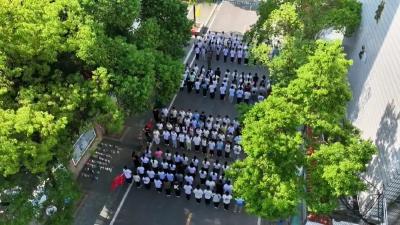 江陵：军训砺意志 青春融使命