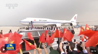 习近平抵达河内对越南进行国事访问