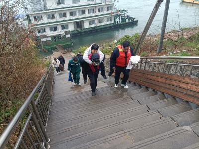 在航游轮乘客昏迷  枝江海事紧急救援