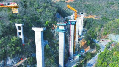 宜来高速攻克“空中走廊”建设瓶颈  