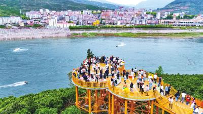 78家境内外采购商秭归“淘”脐橙 达成4.8万吨伦晚脐橙及深加工协议 签约金额突破7亿元