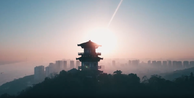 今天，一起致敬平凡中的非凡！