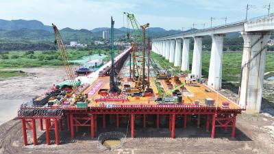 宜涪高铁湖北段全线首桩开钻 宜昌长江公铁大桥主体工程破土动工