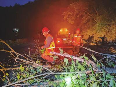 保障3161公里国省道畅通 ——直击宜昌公路抢险一线  