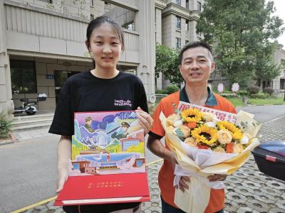 宜昌市首封高考录取通知书送达  