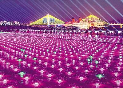 开幕式联排现场，现代科技渲染大江风华 4000架无人机演绎“江豚逐浪来”