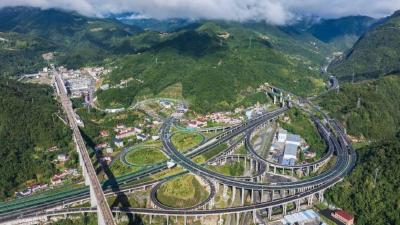 中国式现代化保康实践丨从 “羊肠小道” 到 “振兴动脉”！保康路民共富图景渐浓  