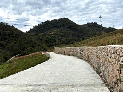 打通致富径 连接幸福村 长阳中彩项目连村产业路建设稳步推进