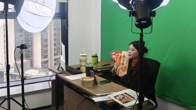 走进双十二的直播间——百岁黑马，开始定义“潮”  