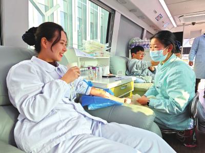 第十一届宜昌市医务人员献血月活动启动 “医”腔热血暖寒冬