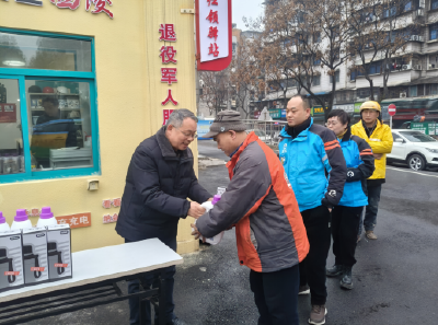 肖家岗社区开展新就业群体关爱活动