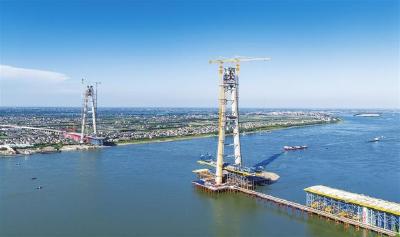 “空中流水线”巧筑长江虹桥 枝江长江大桥全面转入上部构造施工