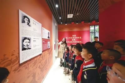 缅怀革命先烈  传承红色基因