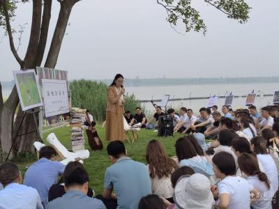 第五届全民阅读大会·乡村阅读“故事会”举行 我省唯一代表陈木兰受邀分享“点灯计划