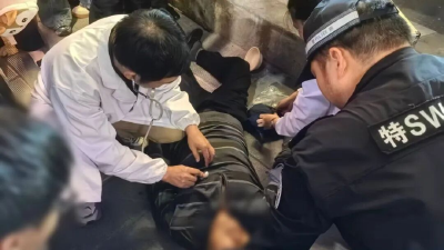 就在荆州！2万人的人海中，3分钟让出一条生命通道 