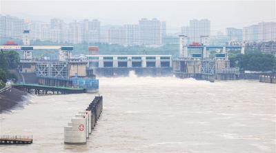 葛洲坝三江航道冲沙