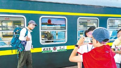 “一块五的快乐”定格人民的城市 