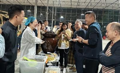 “粑匠夫妻”与700个“学徒”——一个印子粑里的文化转身