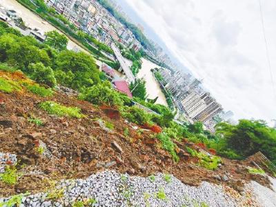 90分钟紧急转移128名群众到安全地带 一场与滑坡险情的生死竞速