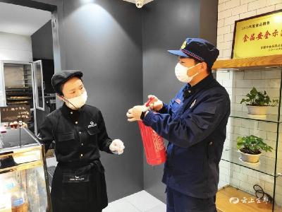 消防指导服务“送上门” 筑牢大型门店复工复产安全屏障 