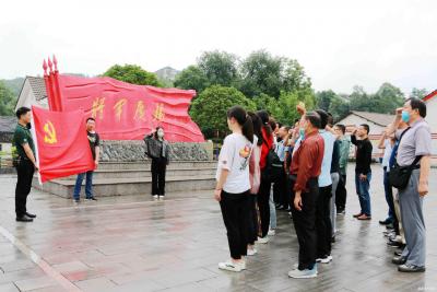 红色之旅迎“七一”