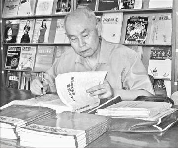 共产党员要像蜡烛一样燃烧