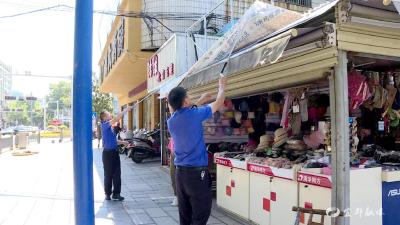 【文明宜都】市城管执法局：排查户外广告 消除安全隐患