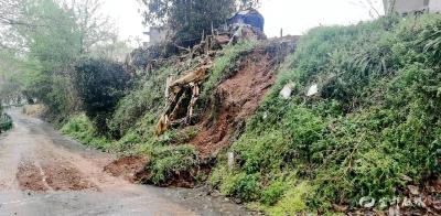 五眼泉镇全力抢修因雨受损农村公路