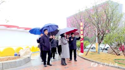 宜昌市副市长张金安一行来我市调研商务经济工作