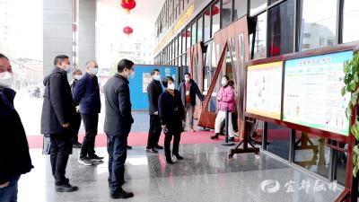 何英督导全国文明典范城市创建工作